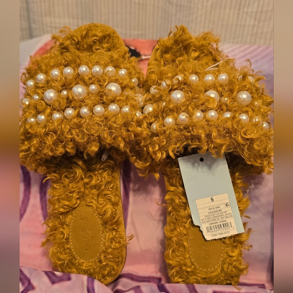 #3311 Cat and jack Girls adelina Embellished slippers gold
